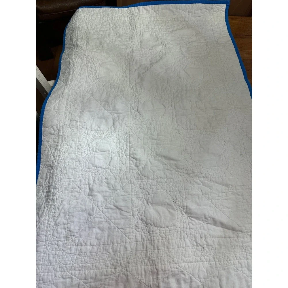 vtg handmade baby quilt with sheep‎